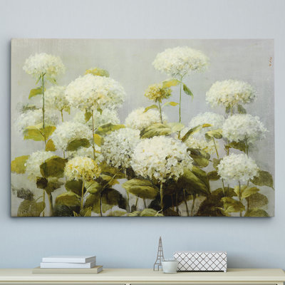 "White Hydrangea Garden" par Danhui Nai, impression sur toile tendue