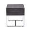 Table de bout moderne en chêne gris, offrant un espace de rangement et une esthétique contemporaine avec des détails fonctionnels