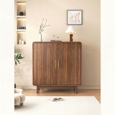 Buffet en noyer sculpté avec tablettes réglables et dispositif anti-basculement