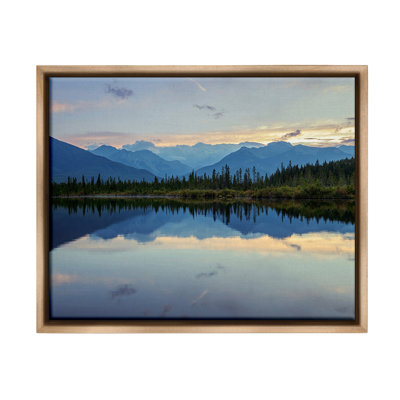 Art mural réflexion de nuages de montagne par Margaret Clavell