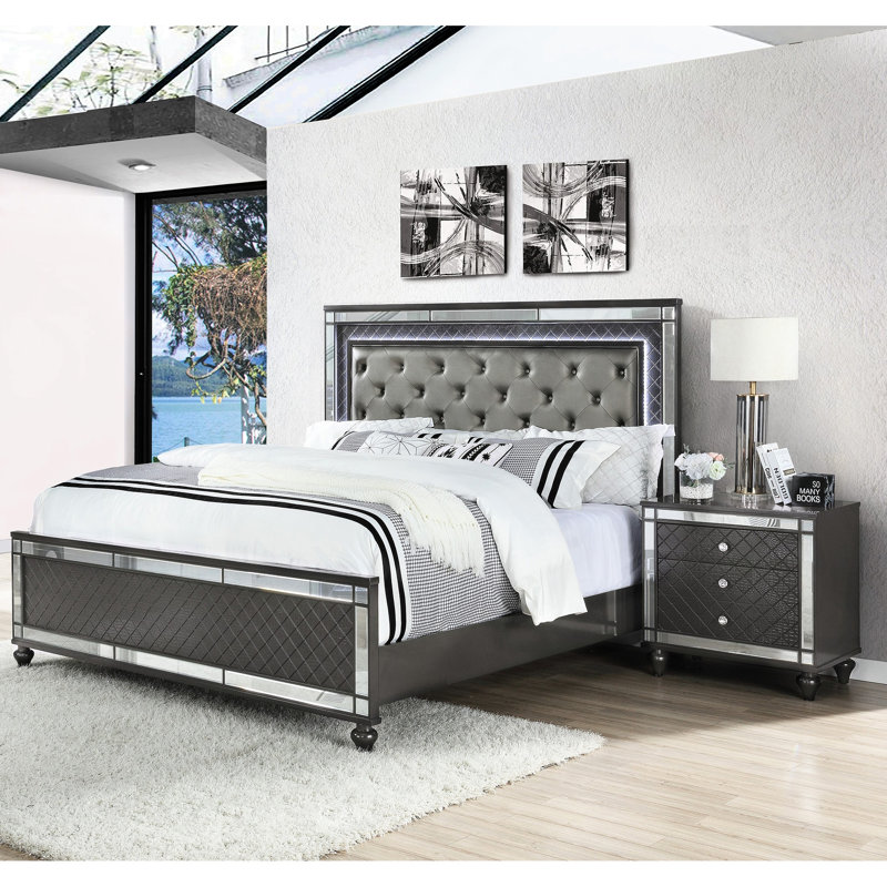 Très grand lit moderne Glamour avec tête de lit tapissier, détails de miroir et lumières à DEL en tissu d'ameublement gris, fabrication