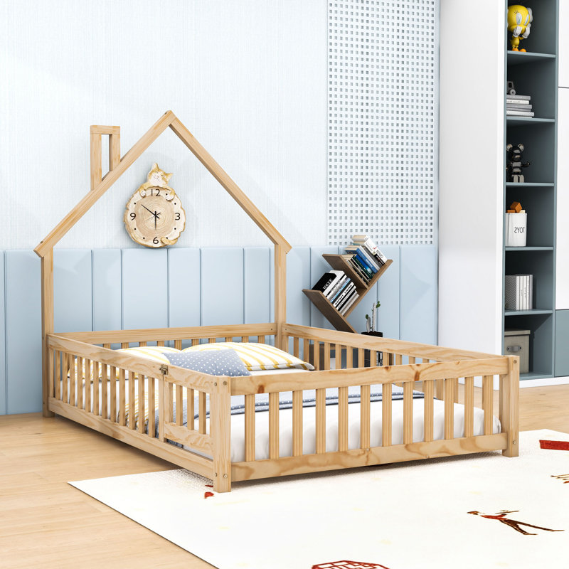 Full House-Shaped Bed With Fence, Natural