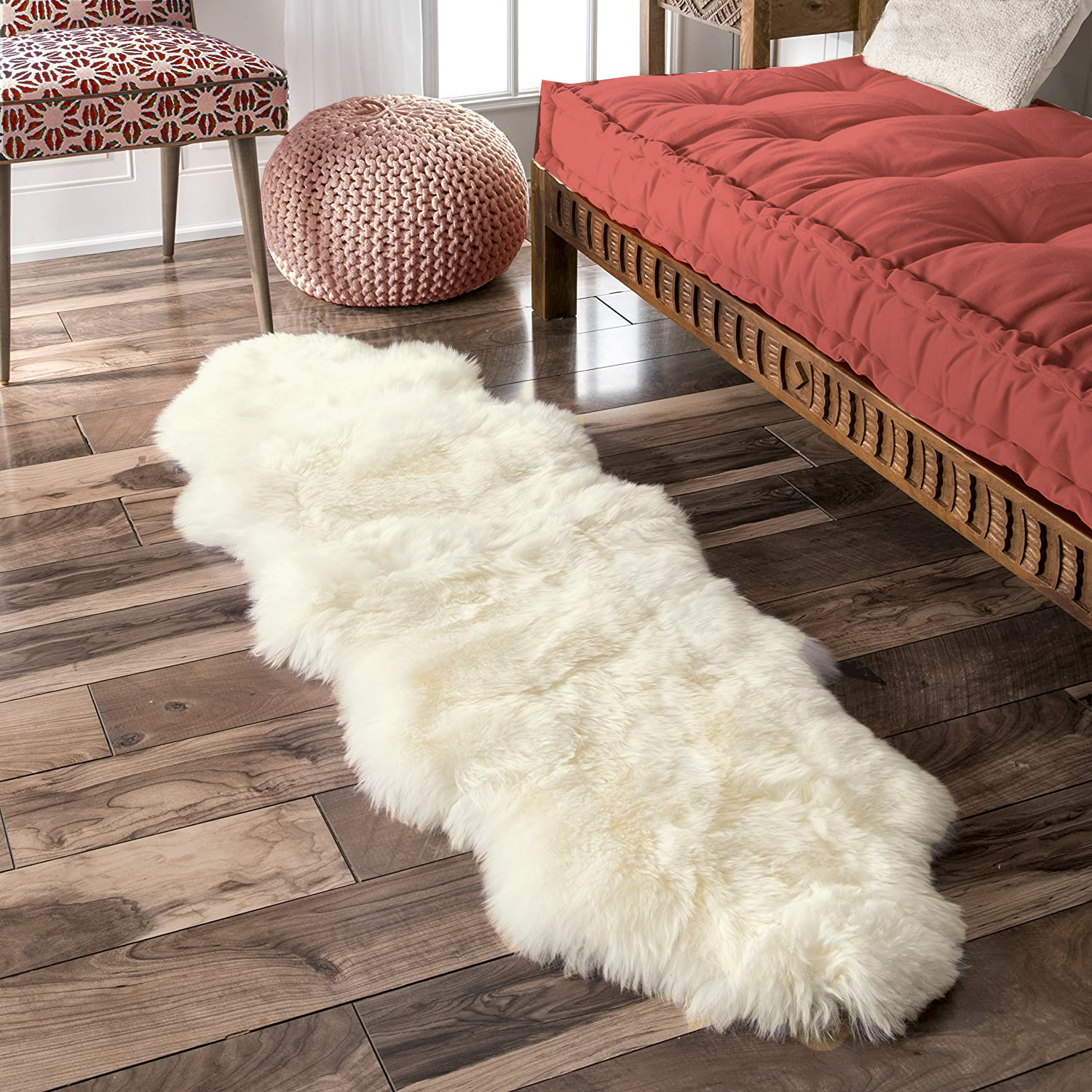 Izola Ivory Handmade Sheepskin Rug, Novelty 2' x 6'
