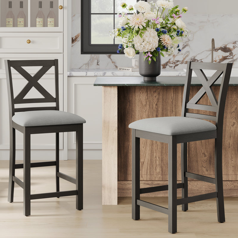 Tabouret de bar et de comptoir revêtu de tissu en bois massif avec repose-pieds Fabiola, Gris blanc