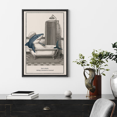 «Relaxing Shark in Bathaign», reproduction d'art encadrée humoristique pour salle de bain côtière ou décor de salle d'eau à thème nautique