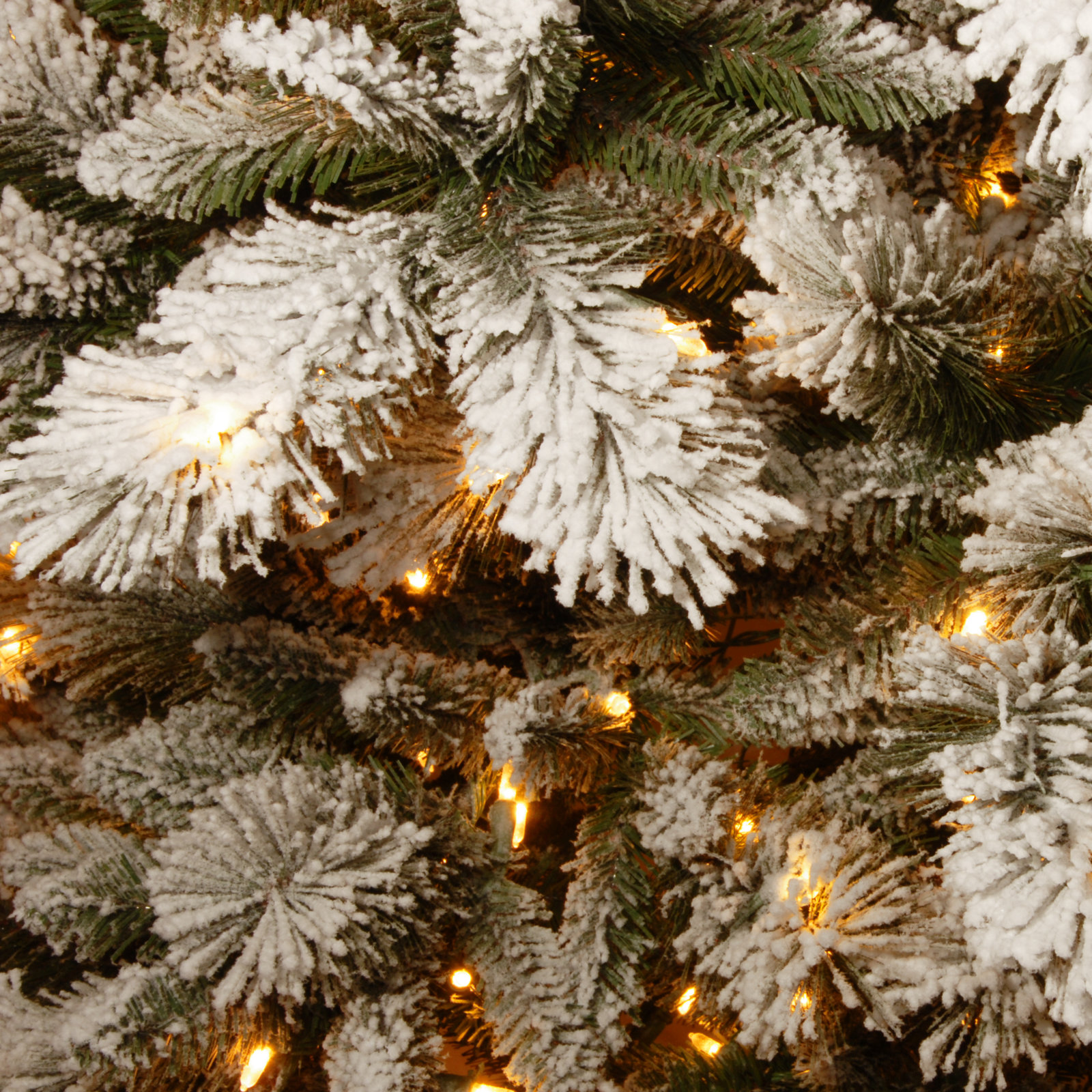 7.5' Pre-Lit Pine Tree