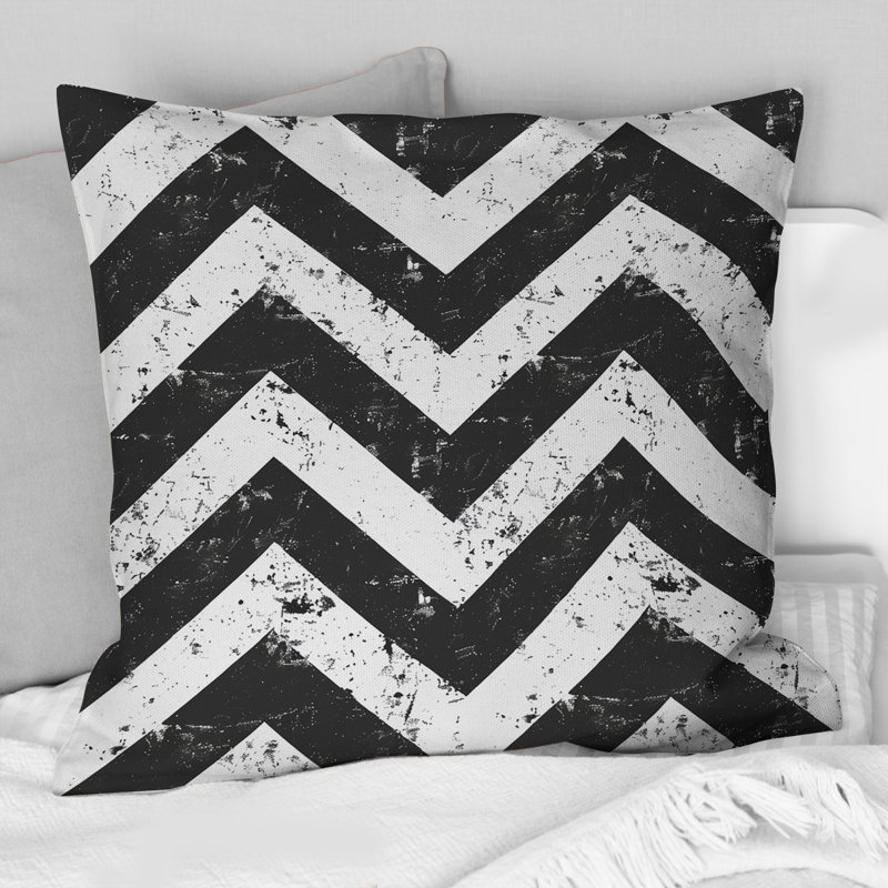 Coussin Mid-Century noir à motif de chevrons I - Midcentury, H 16 po x l 16 po