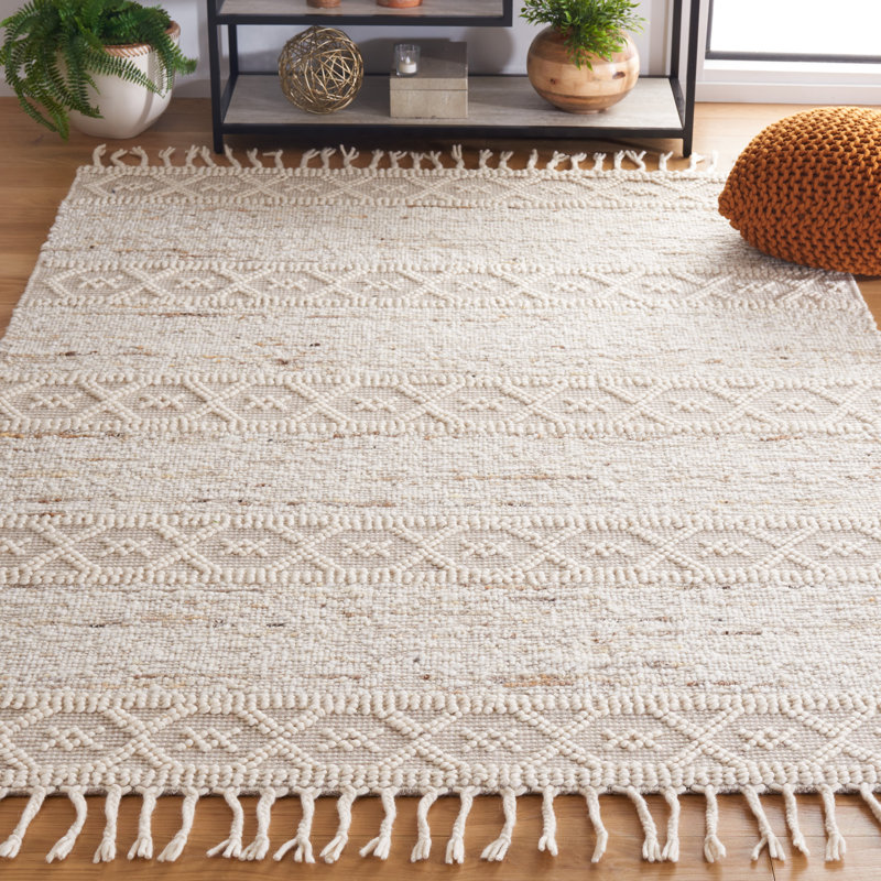 Areionna Hand Woven Wool/Cotton Southwestern Rug in Beige/Ivory, Rectangle 6' x 9'