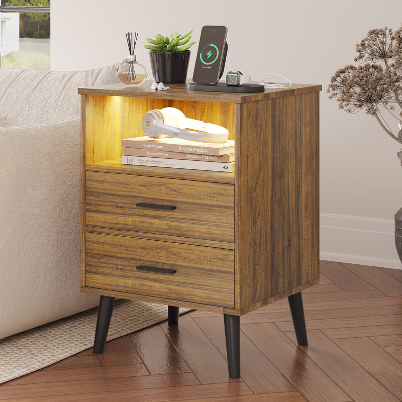 Targo 17.7'' W Nightstand, Walnut