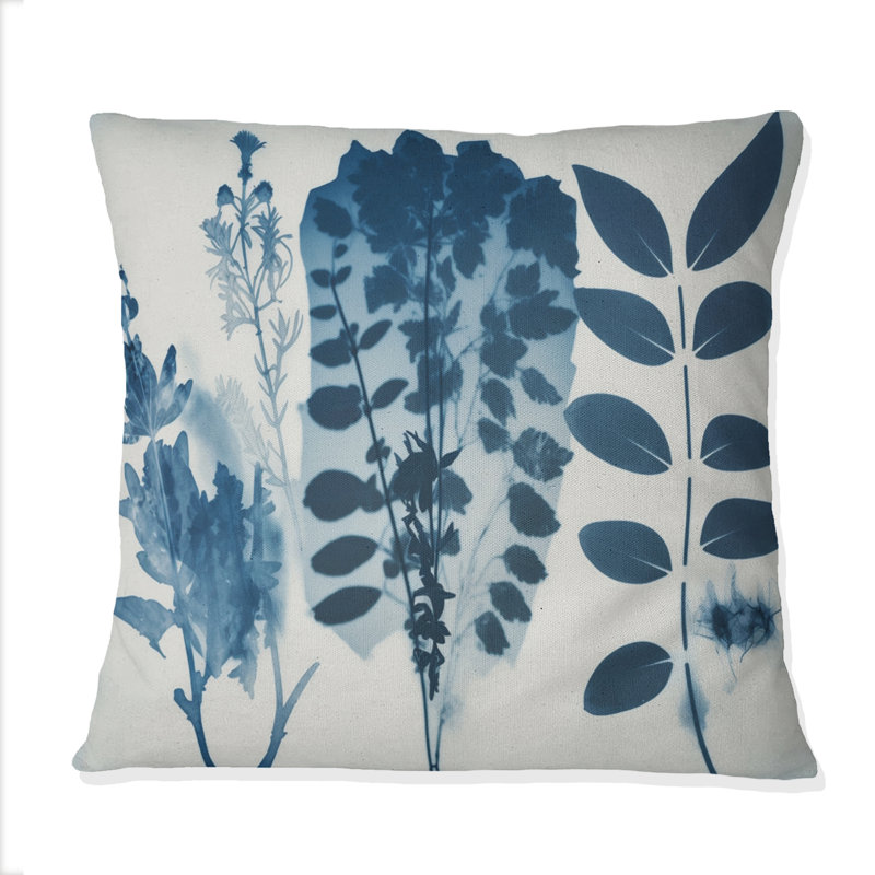 Fleurs sauvages rétro dans les tons de bleu VII - Coussin décoratif à imprimé floral