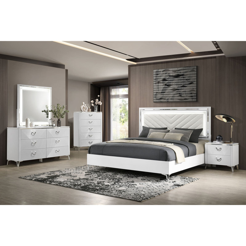 Ensemble de chambre à coucher 5 pièces Buckley, 5 Pcs: Bed, 2 Dressers, Mirror, Nightstand