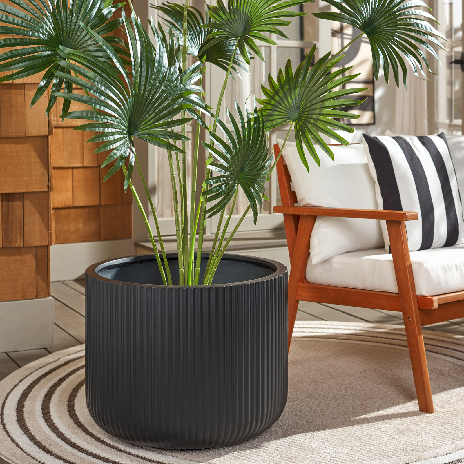 Milano 23" Pot Planter, Black