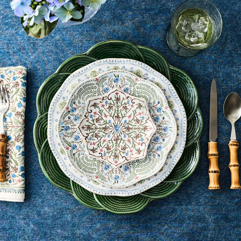 Villa Seville Scalloped Side/Cocktail Plates