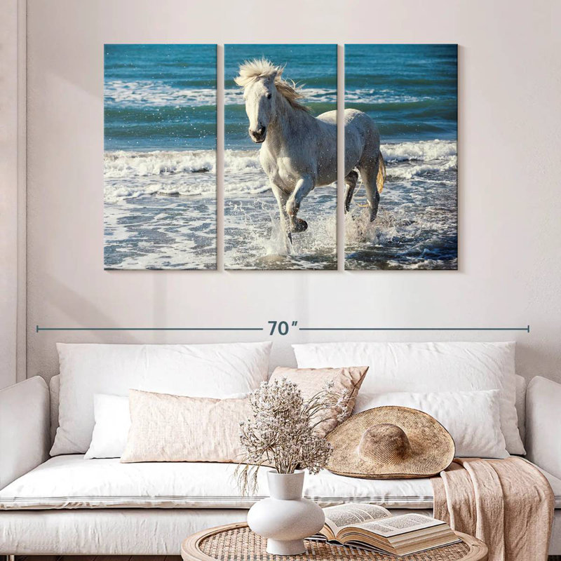 Camargue qui court sur la plage, H 32 po x l 50 po