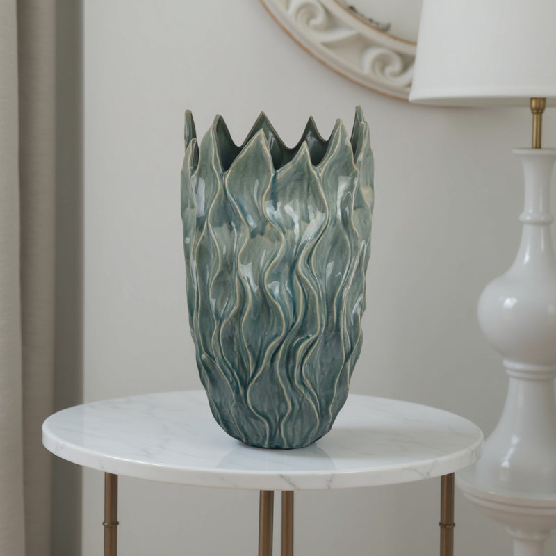 Vase décoratif Esen, motif abstrait de vagues, céramique verte, H 21,5 po x l 12,5 po x P 12,5 po