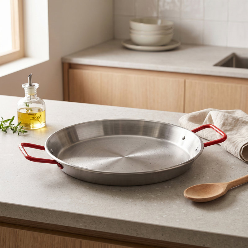 Poêle à paella en acier au carbone 12 pouces Magefesa, 30 cm - 4 portions, durable et légère avec surface alvéolée, idéale pour la cuisine extérieure et la paella valencienne traditionnelle
