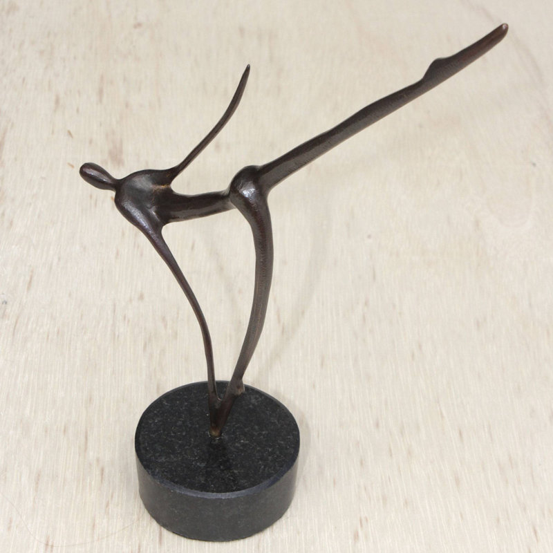 Sculpture en bronze Kristara Stellar Dancer