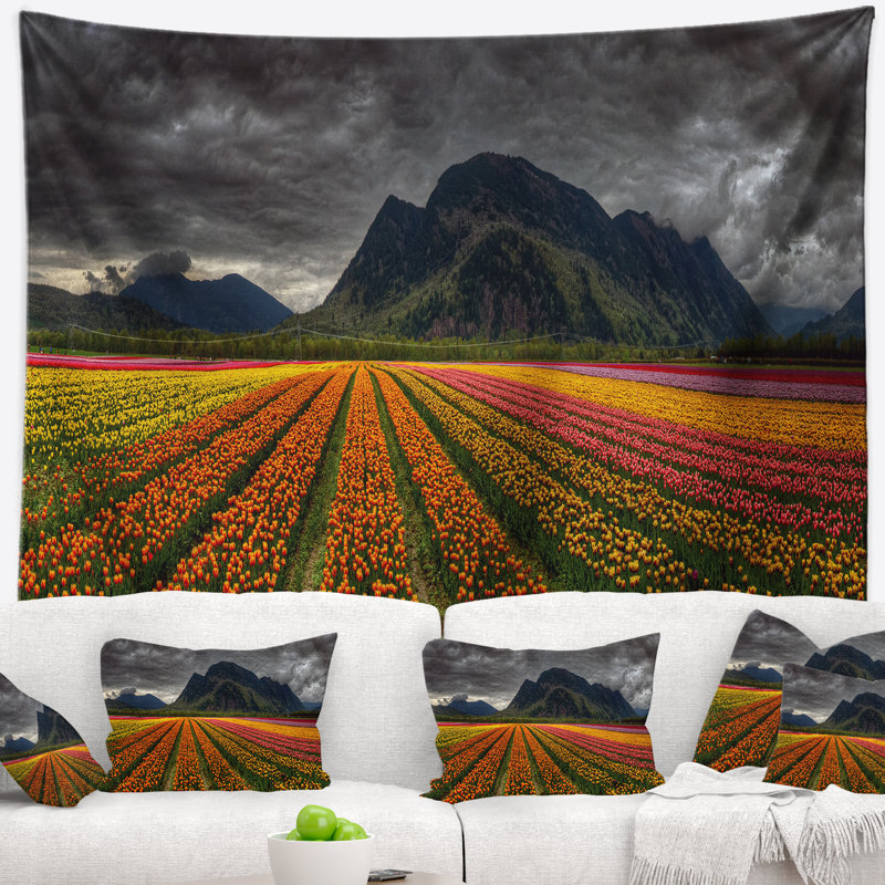 Paysage avec de magnifiques tulipes colorées, tapisserie panoramique, H 50 po x l 60 po