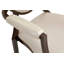 Fauteuil de salle à manger Leisuremod Flaco, structure en aluminium transfert de bois entièrement assemblée, siège en cuir blanc perle résistant aux taches