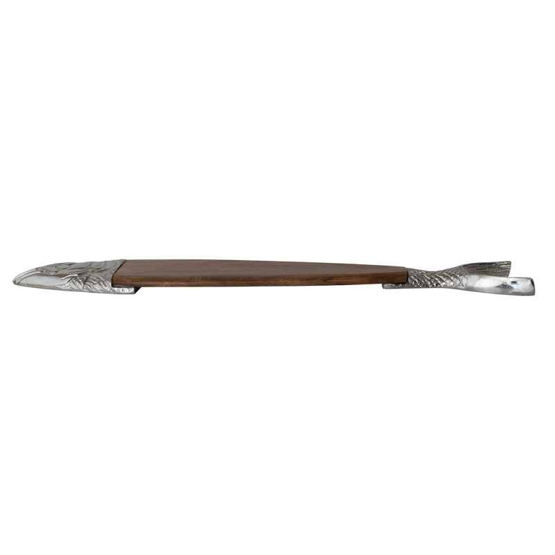 Bois d'acacia en forme de poisson et plateau de service en aluminium et fromage