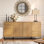 Commode Aadham pour chambre à coucher avec design minimaliste en roseaux, commode moderne de 61 po de largeur avec portes, rangement en bois pour garde-robe pour chambre d'enfant, salon