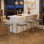 Ensemble de 4 tabourets de bar, tabouret de bar à hauteur de comptoir moderne avec repose-pieds haut en métal, grand siège rembourré pour le bar de la cuisine de la salle à manger