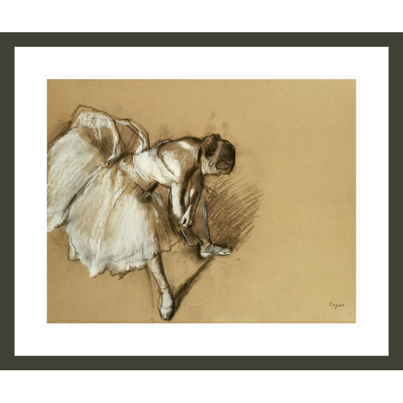 Danseuse ajustant sa chaussure par Edgar Degas, impression giclée encadrée, H 23,5 po x l 28,02 po