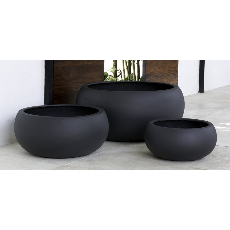 Pot à fleurs en fibre d’argile Chalmsworth, H 17,5 po x l 37,5 po x P 37,5 po, Noir onyx clair