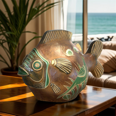 Grande sculpture de poisson-globe en argile verte