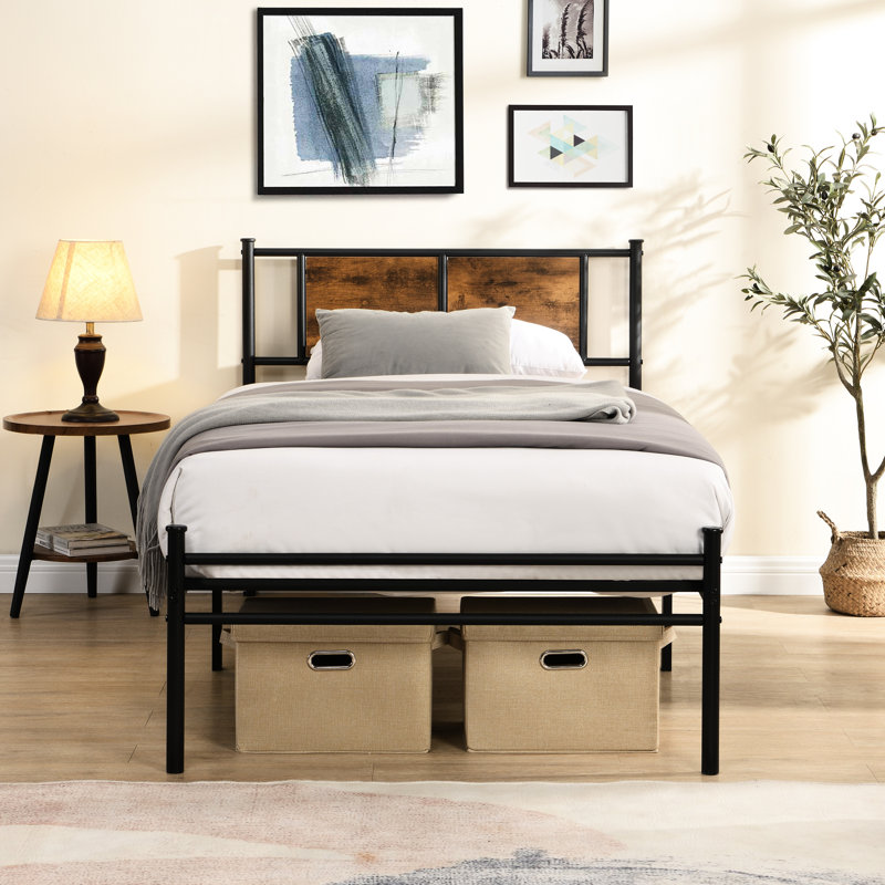 Structure de lit simple en métal avec tête de lit à panneau en bois - pièce essentielle de la chambre à coucher moderne, structure, zone de sommeil silencieuse, fabrication de lit à capacité de charge élevée, espace de rangement offert, facile