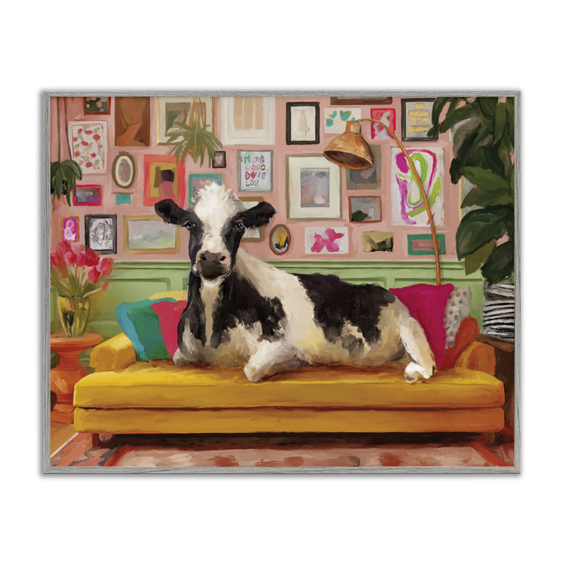 «Cow in Whimsical Maximalist House», estampe numérique, design par Kamdon Kreations, Estampe numérique Farmhouse