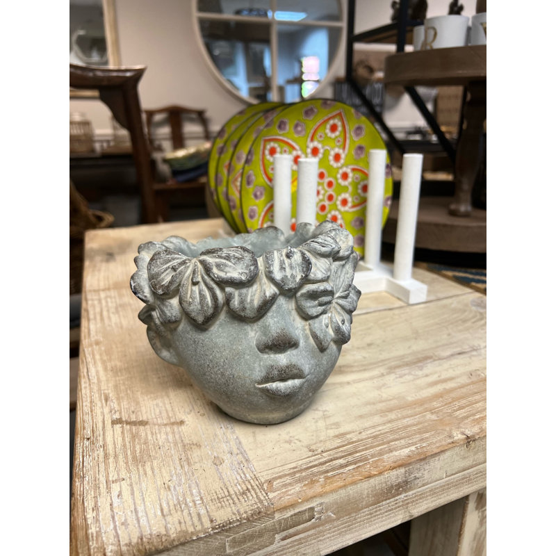 Laangela Statue Planter