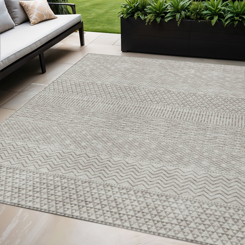 Tapis extérieur lavable à chevrons beige et ivoire 5 pi x 8 pi