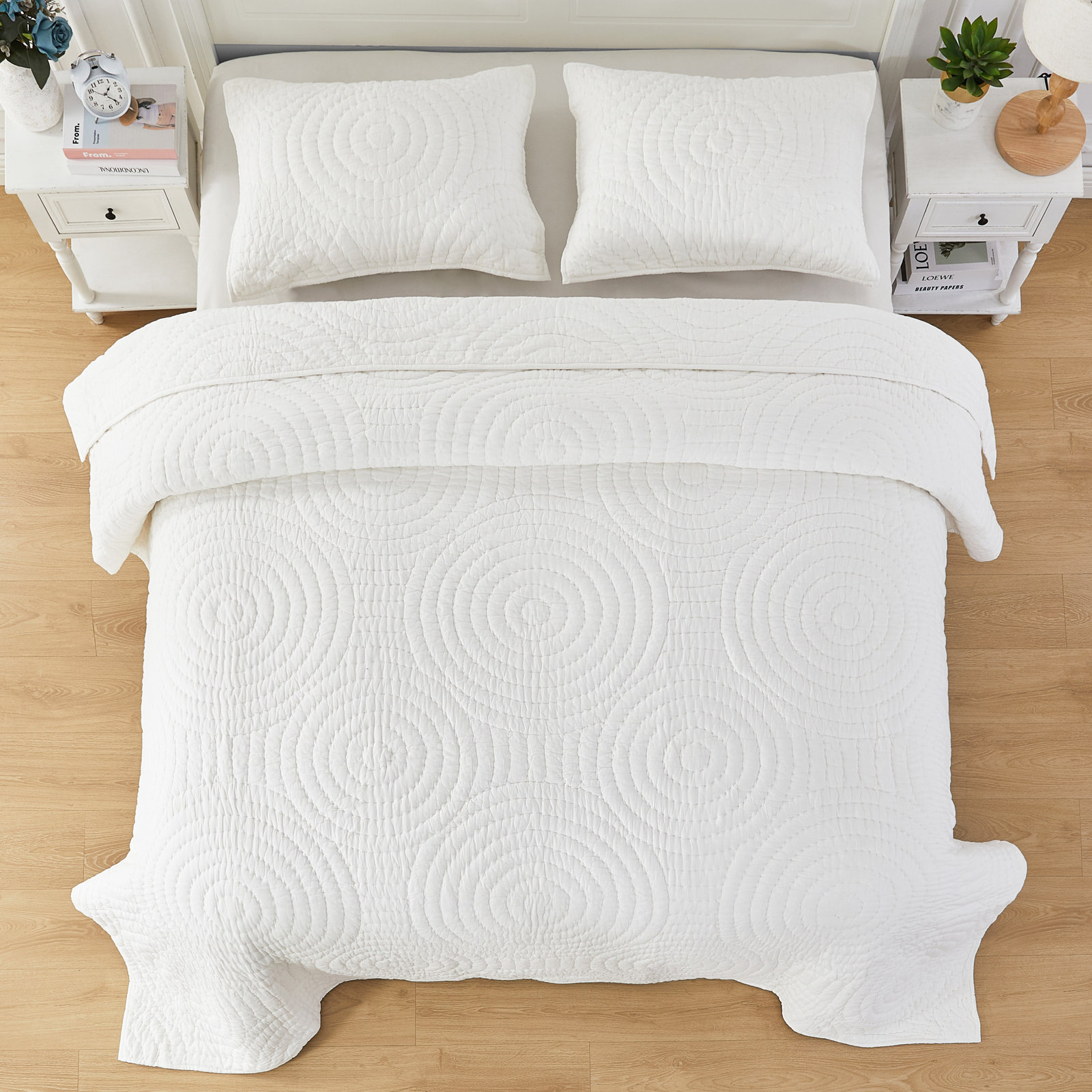 Cotton Quilt Set, White Geometric, Queen Quilt + 2 Standard Shams