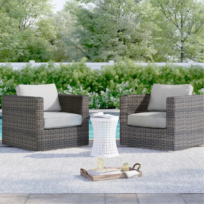 Chaise de patio entièrement assemblée avec coussins