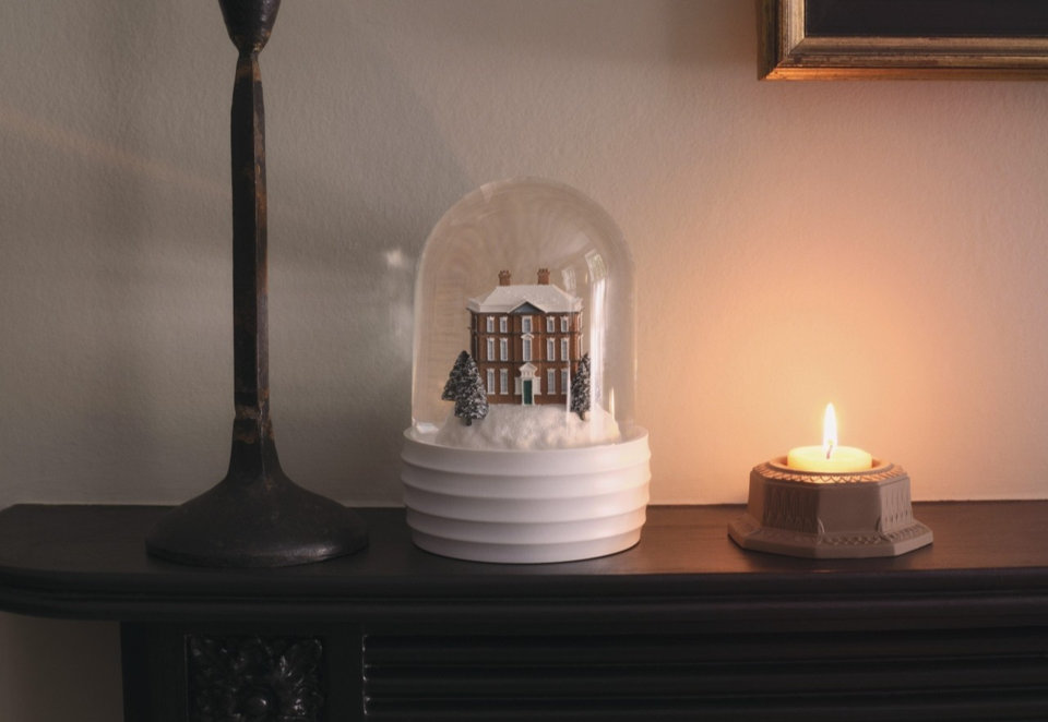 Festive Ornaments & Décor