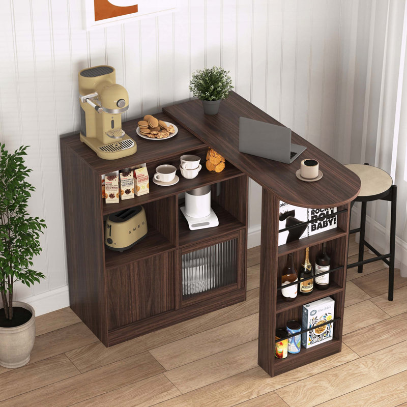 Bar moderne avec plateau tournant
