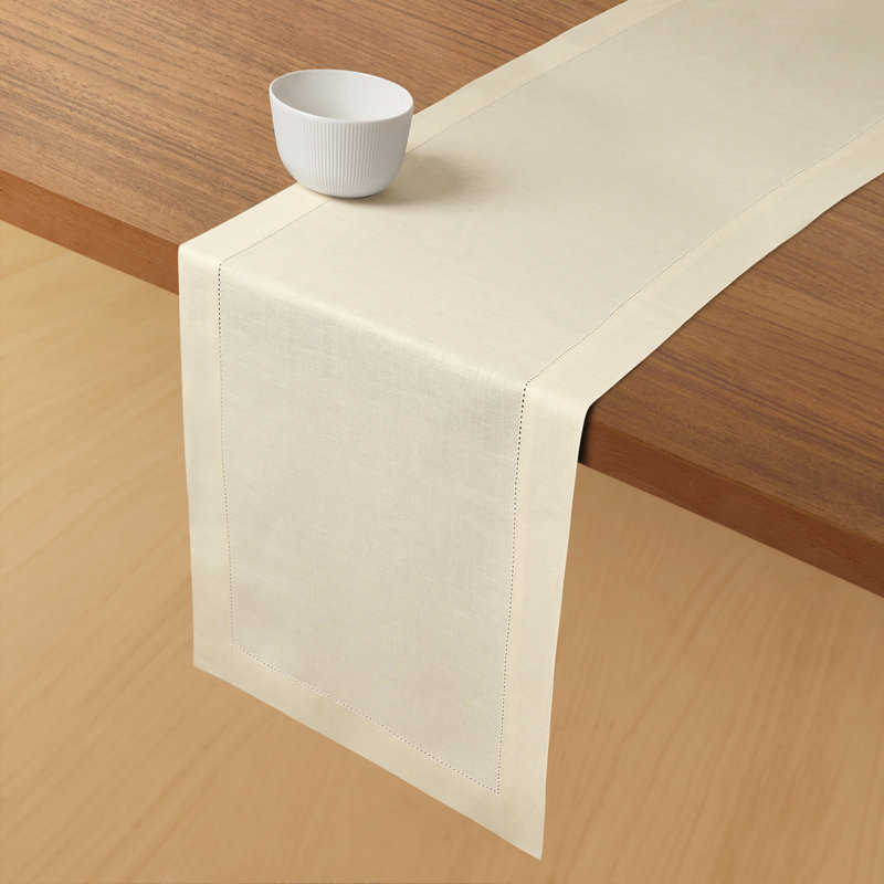 Chemin de table 100% lin D'Okok Homes, L 108 po x P 14 po, Crème