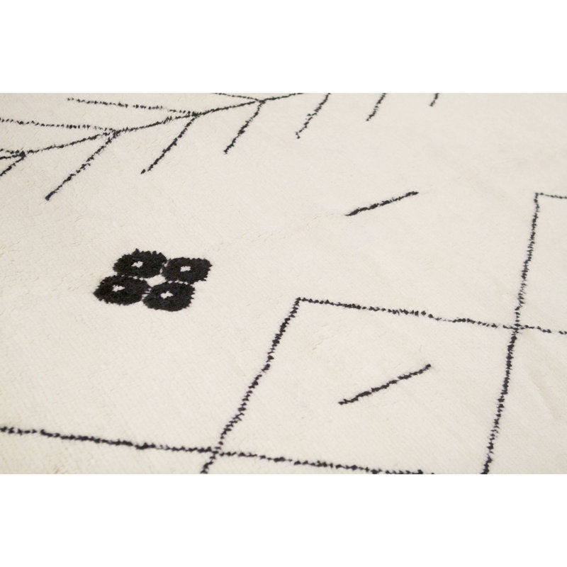 Moroccan Wool Southwestern Area Rug in Ivory/Black, Rectangle 6' x 9'