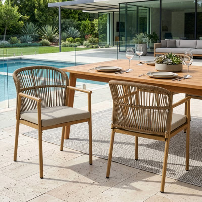 Ensemble de 2 chaises de salle à manger d'extérieur Bina avec dossier en rotin synthétique tissé à la main