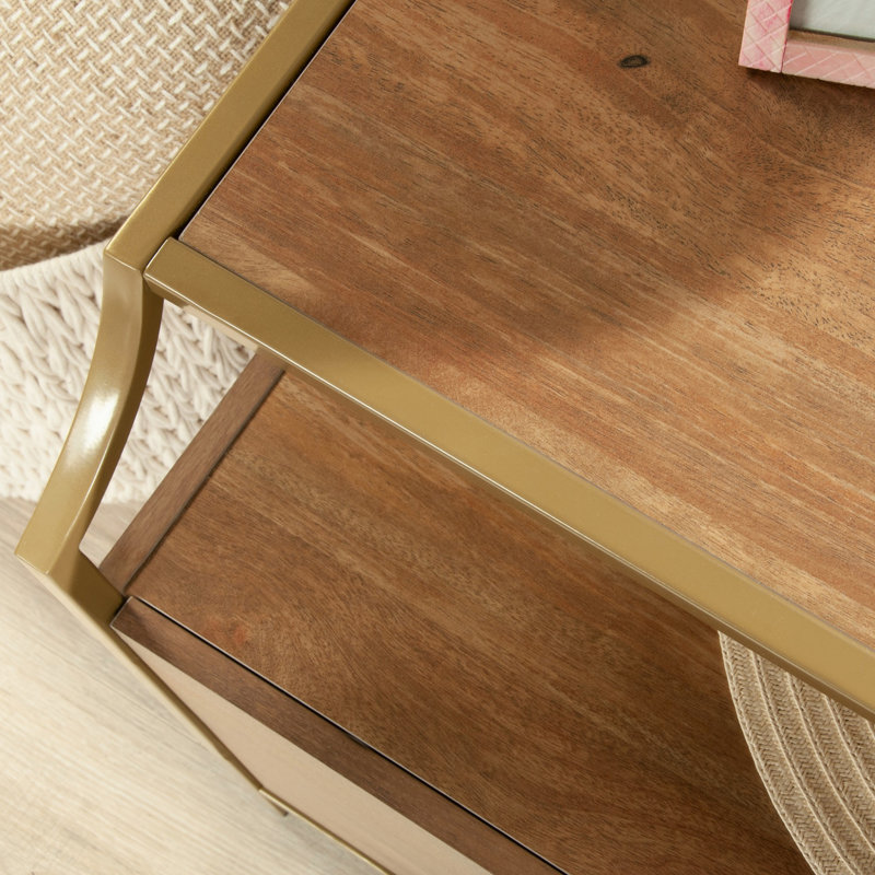 Commode avec quatre tiroirs de rangement