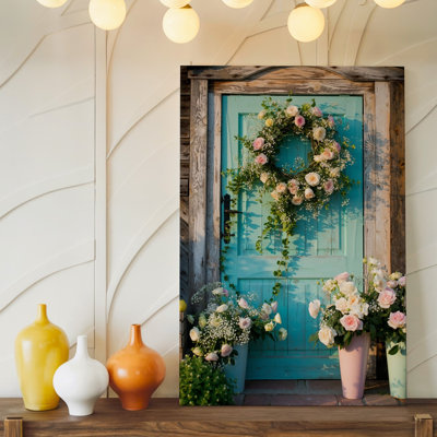 Toile d'une charmante porte en bois rustique peinte dans une douce teinte turquoise, ornée d'un arrangement luxuriant de rose délicat et d'art mural sur toile