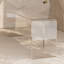 Banc de chambre rembourré en cuir beige avec banc d'entrée-111994914