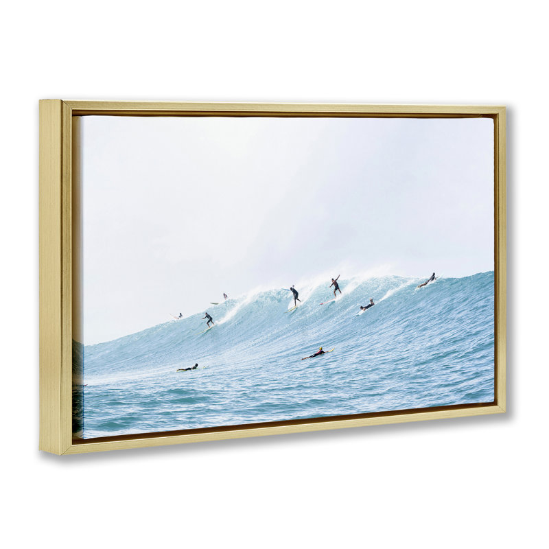 «Blue Wave Surfers», toile flottante encadrée dorée par Sissi et Seb, Cadre flottant métallique doré, H 21 po x l 31 po
