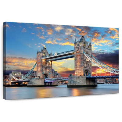 Hannes Tower Bridge Of London