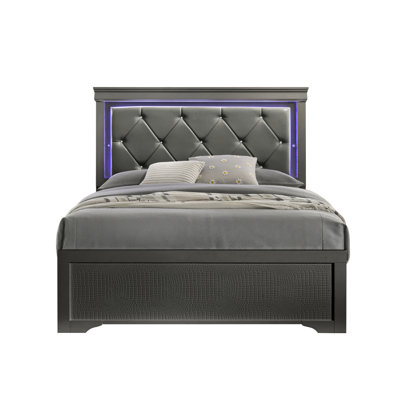 Lit simple moderne avec cadre en bois et tête de lit tapissier à revêtement en métal gris doux intégré