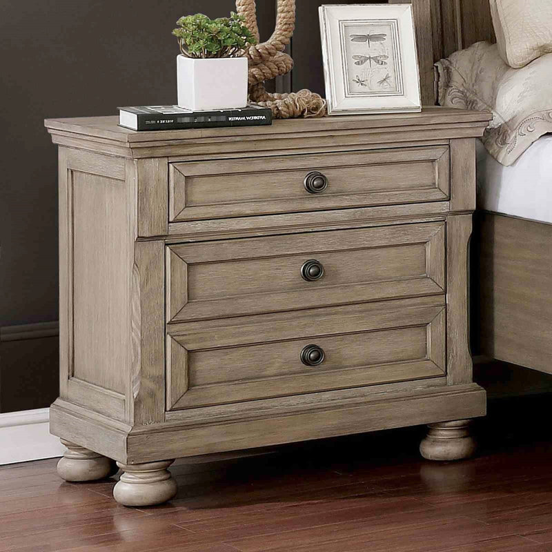 Table de chevet grise en bois massif de style transitionnel, 3 tiroirs cachés, pieds en chignon, profondeur de 27,9 po, largeur de 18 po, hauteur de 29,42 po pour une chambre sophistiquée