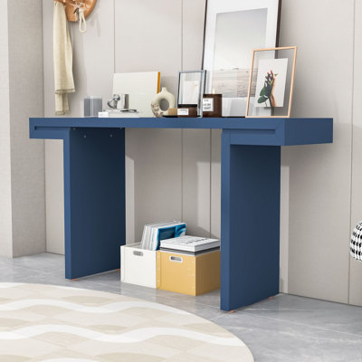 Console avec lignes géométriques épurées et pieds réglables