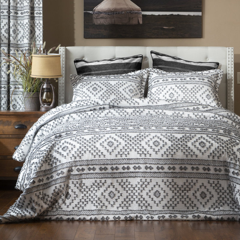 Polyester Machine Tufted Striped Comforter, King Comforter + 2 King Shams