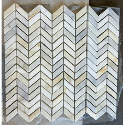Carreau de mosaïque en marbre Calacatta Mini Chevron adouci